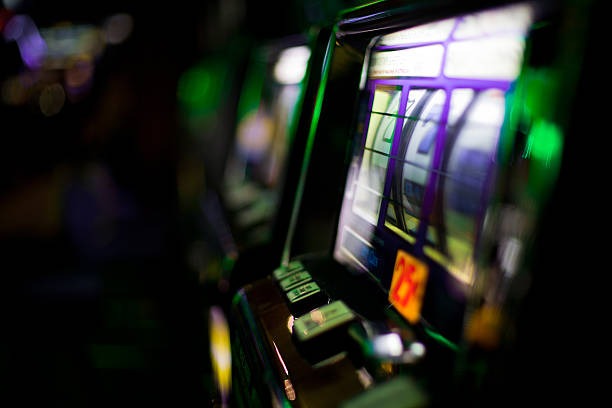 Antarmuka aplikasi mobile payung57 menampilkan menu permainan slot dan turnamen harian